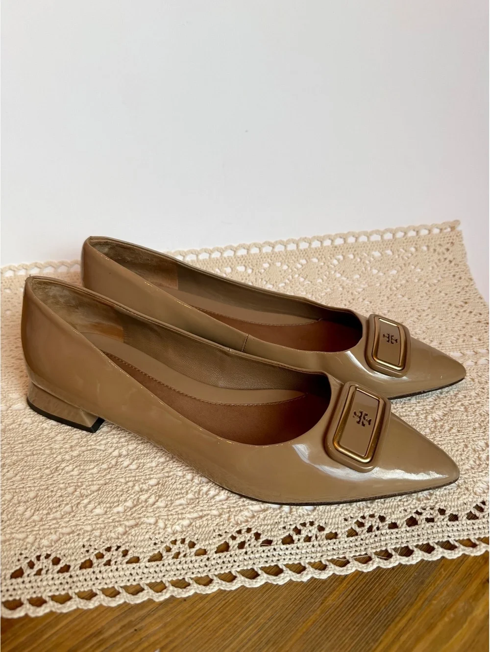 Tory Burch Tan Nude Patent Leather Pointed Toe Logo Flats Women’s Size 10M